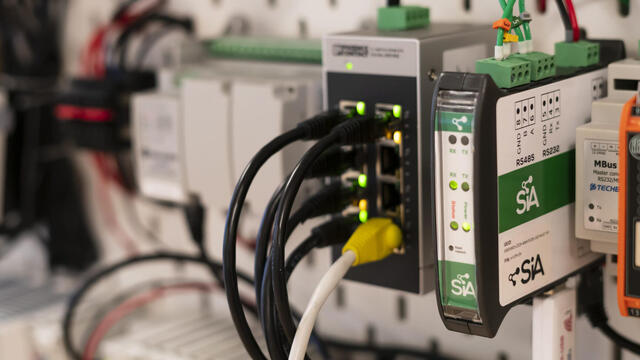 Hent data fra maskiner og industrielle systemer – og gjør informasjonen tilgjengelig der du trenger den.

